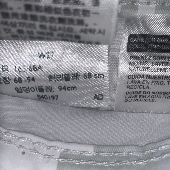 LEVI’S BRAND NEW SIZE 27 SUPER CUTE DIGITAL DESIGN SHORTS - Picture 6 of 7